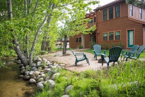 Red Lodge House | Mountain Treetop