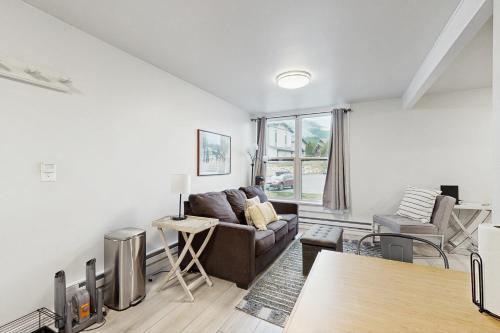 Big Sky Apartment | Mountain View Escape