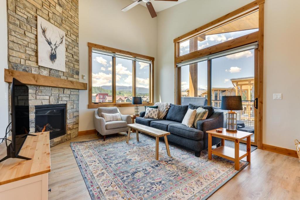 Fraser House | Mountain-View Fraser Condo w/Balcony + Hot Tub!