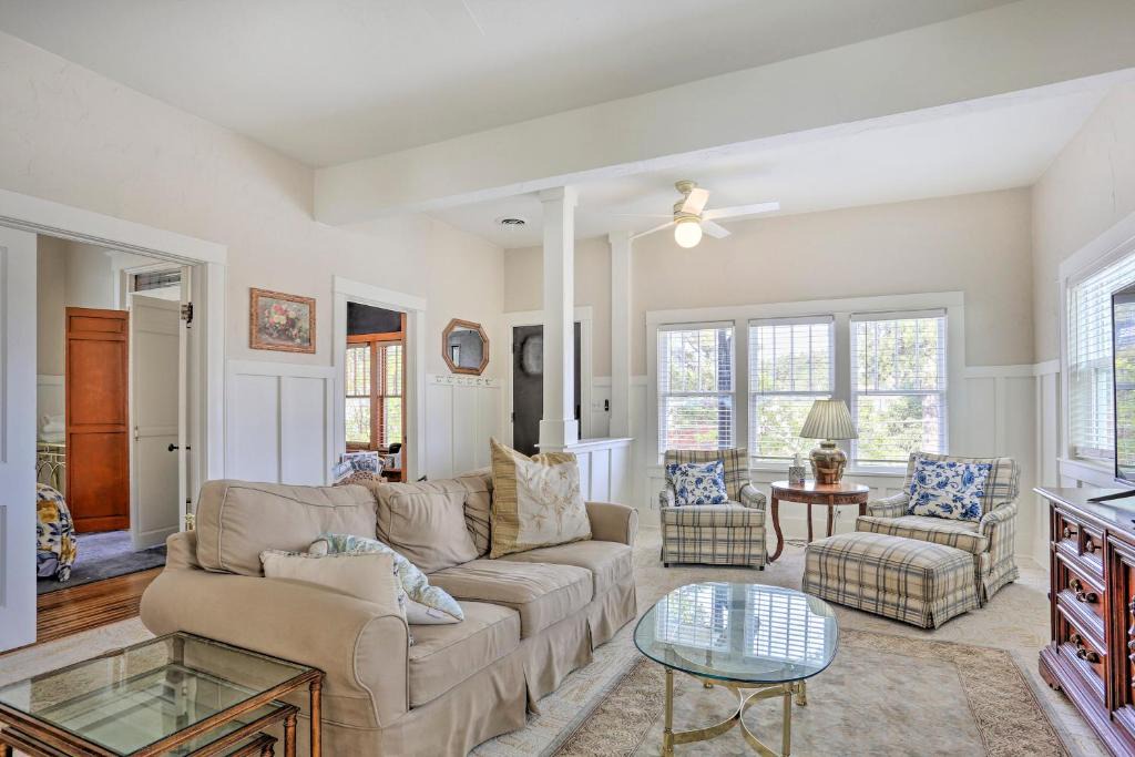 Deadwood House | Mountain-View Lead Home w/Patio + Fire Pit!