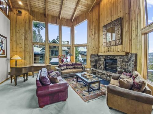 Warrior's Mark West House | Mountain View Ski Lodge