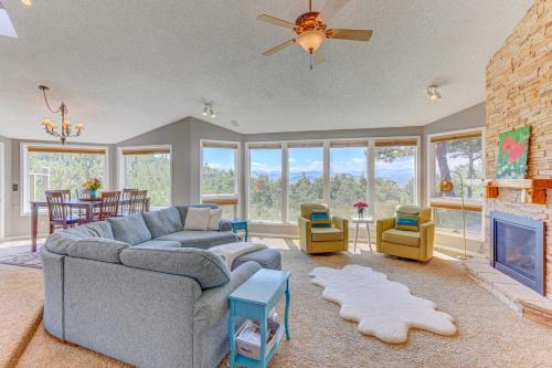 Black Hawk House | Mountain Views + Hot Tub: Airy Forest Escape!