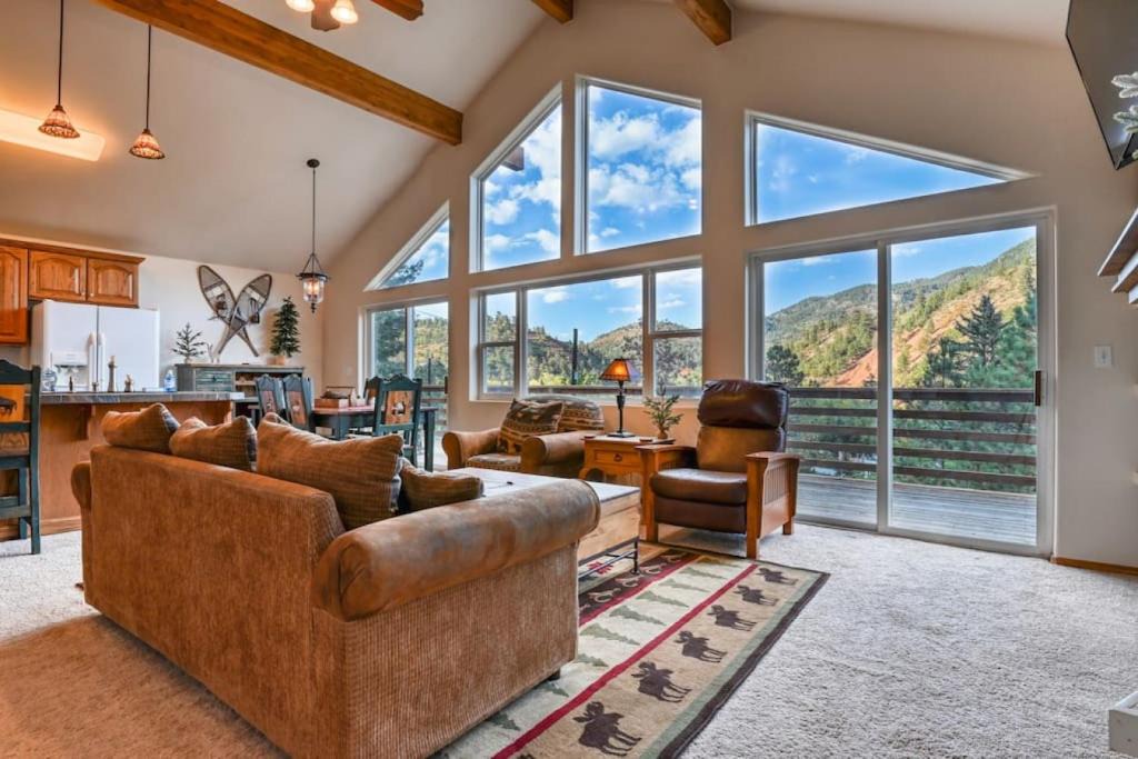 Green Mountain Falls House | Mountain Vistas - Lake Views at Buffalo Sunrise