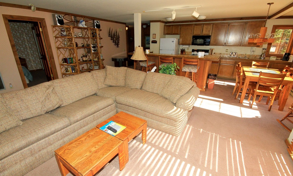 Mammoth Lakes Condo | Mountainback #60, Corner Unit
