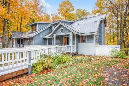 Thompsonville House | Mountainside 612
