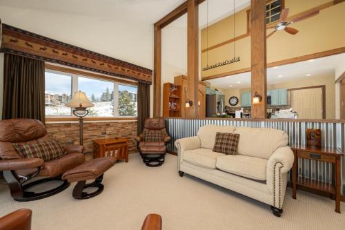 Silvercreek Apartment | Mountainside Unit B-8