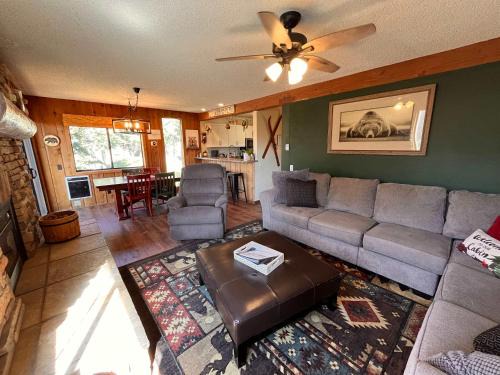 Mammoth Lakes House | MSRC11 - Cozy Walk-to-Lifts Mammoth Condo with Hot Tub