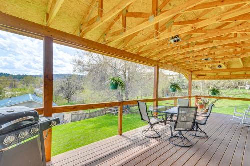 Eureka Apartment | Mtn-View Eureka Apartment: Walk to Eateries!