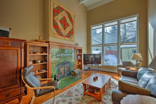 Frisco House | Mtn-View Home w/Deck: Walk to Dtwn Frisco!