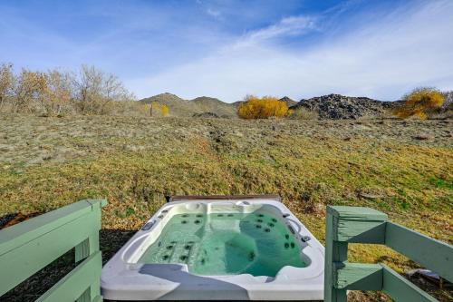 Weldon House | Mtn-View Weldon Home: Walk to Pacific Crest Trail