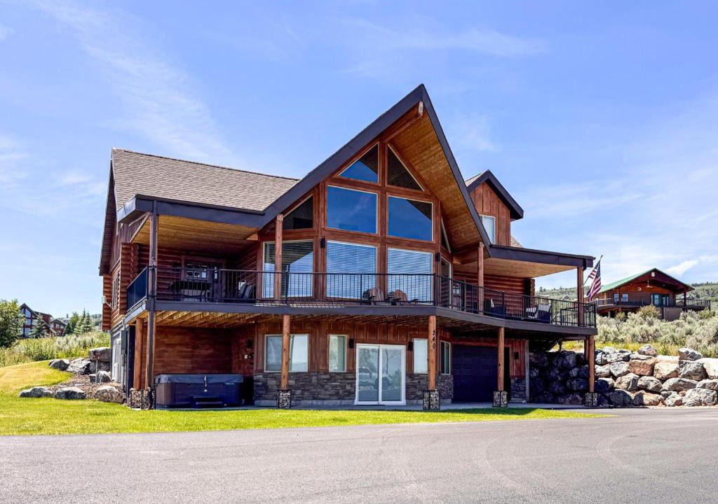 Sweetwater House | Nature Calls with hot tub and Ideal Beach Pass