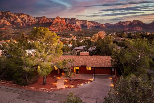 Uptown Sedona House | NEW! Amazing Views in Uptown | Hot Tub | Sleeps 9