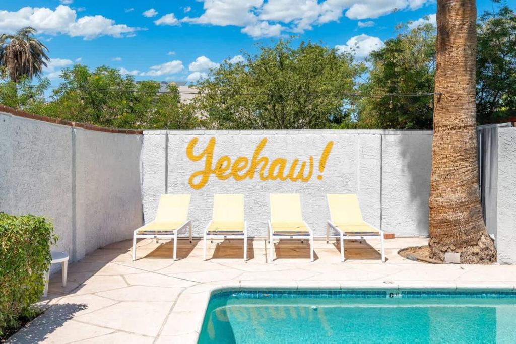 Camelback East Apartment | New Blue&Pink Pool Centra PHX