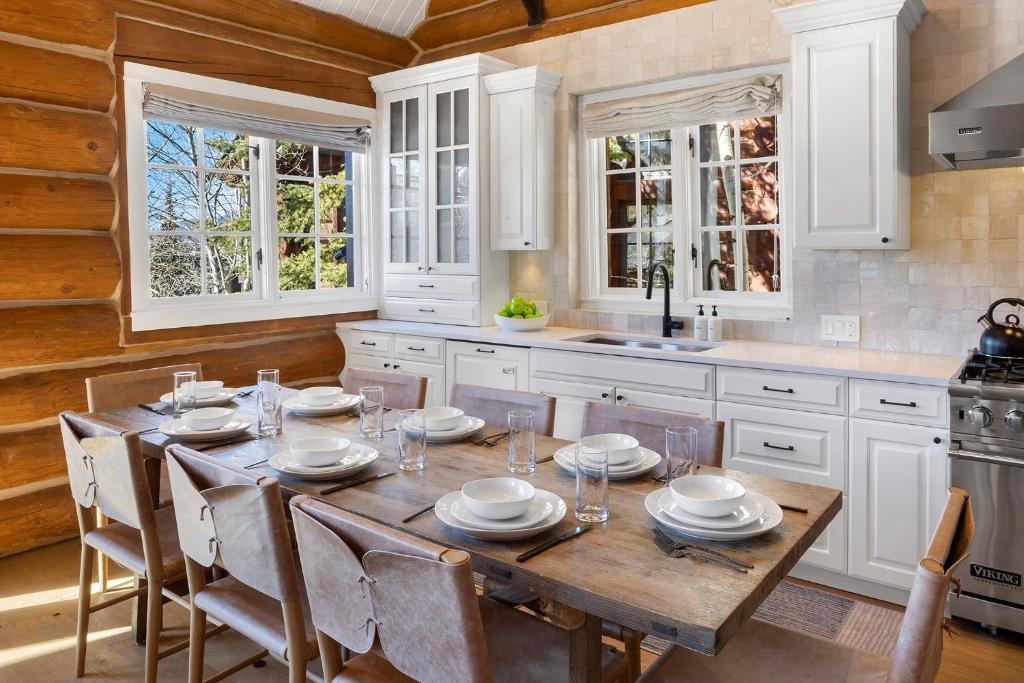 Mountain Village House | New! Chic European Style Cabin, Short Walk To Ski home