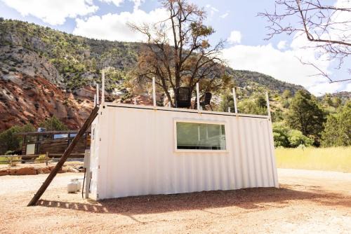 Orderville House | NEW! Cozy Container Home at Cliffside #2