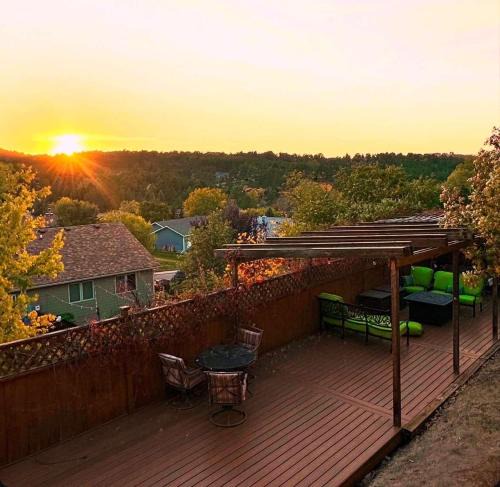 Rapid City House | NEW HOT TUB! Black Hills Sanctuary- Private Gym, Gorgeous View