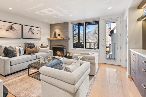 Aspen House | New Listing 3BR 3BA Aspen Condo