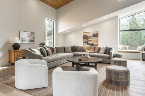 Mammoth Lakes House | New Luxury Free Standing 4BR 4 and a halfBA Home Obsidian Reserve #146 Priv Hot Tub, 2-Car Garage Great Views