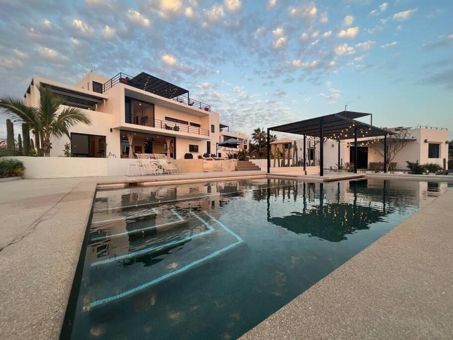 El Pescadero House | New, modern compound w/pool - short walk to beach
