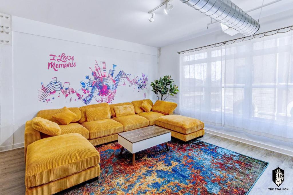 Downtown Memphis Apartment | NEW Modern Spacious Loft in Downtown with free parking