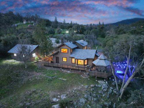 Yosemite Forks House | NEW Private Creekside Near Yosemite & Bass Lake
