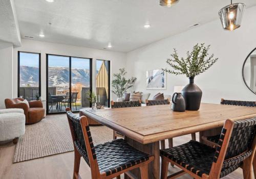 Wolf Creek House | New Scenic Garden of Eden Golf View
