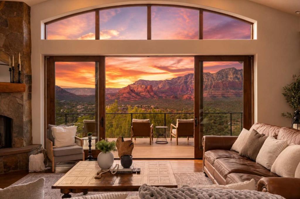 West Sedona House | NEW - Tuscan Red Rock Overlook - Spectacular Views 2 Pools Waterfalls Fire Features Spa Sauna Massage Chairs & Salt Room