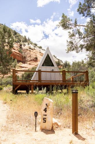 Orderville House | NEW! Unique Modern Glamping Chalet #4