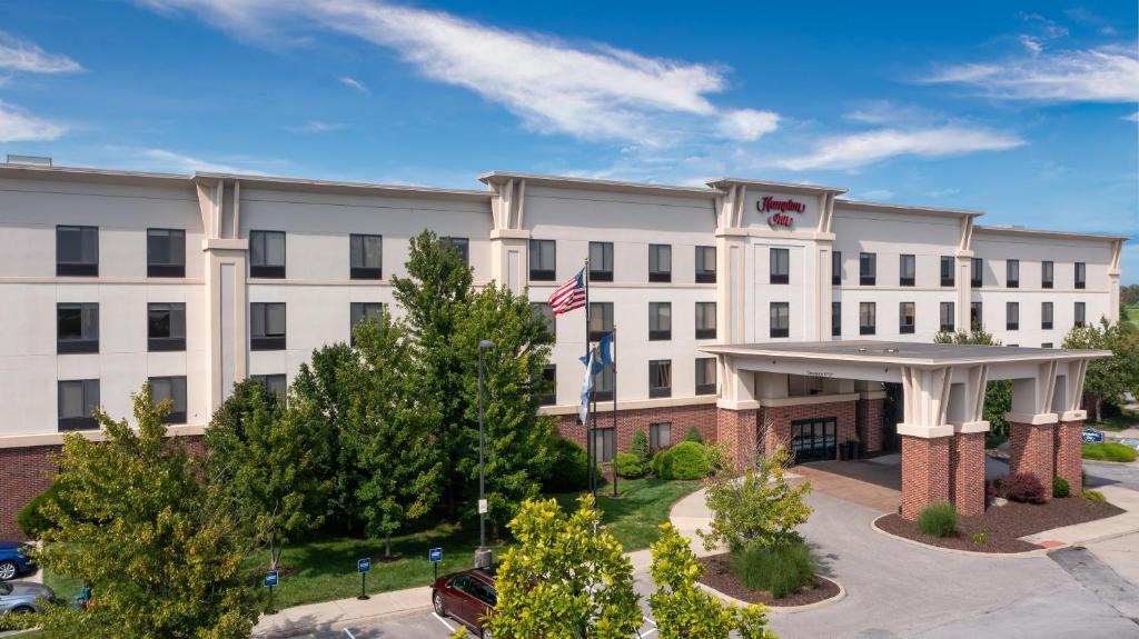 West Omaha Hotel | Newly Renovated Hampton Inn Omaha West Lakeside