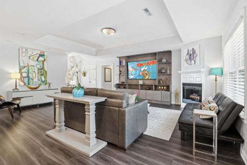 Springdale House | Niagara Retreat in the Heart of NWA