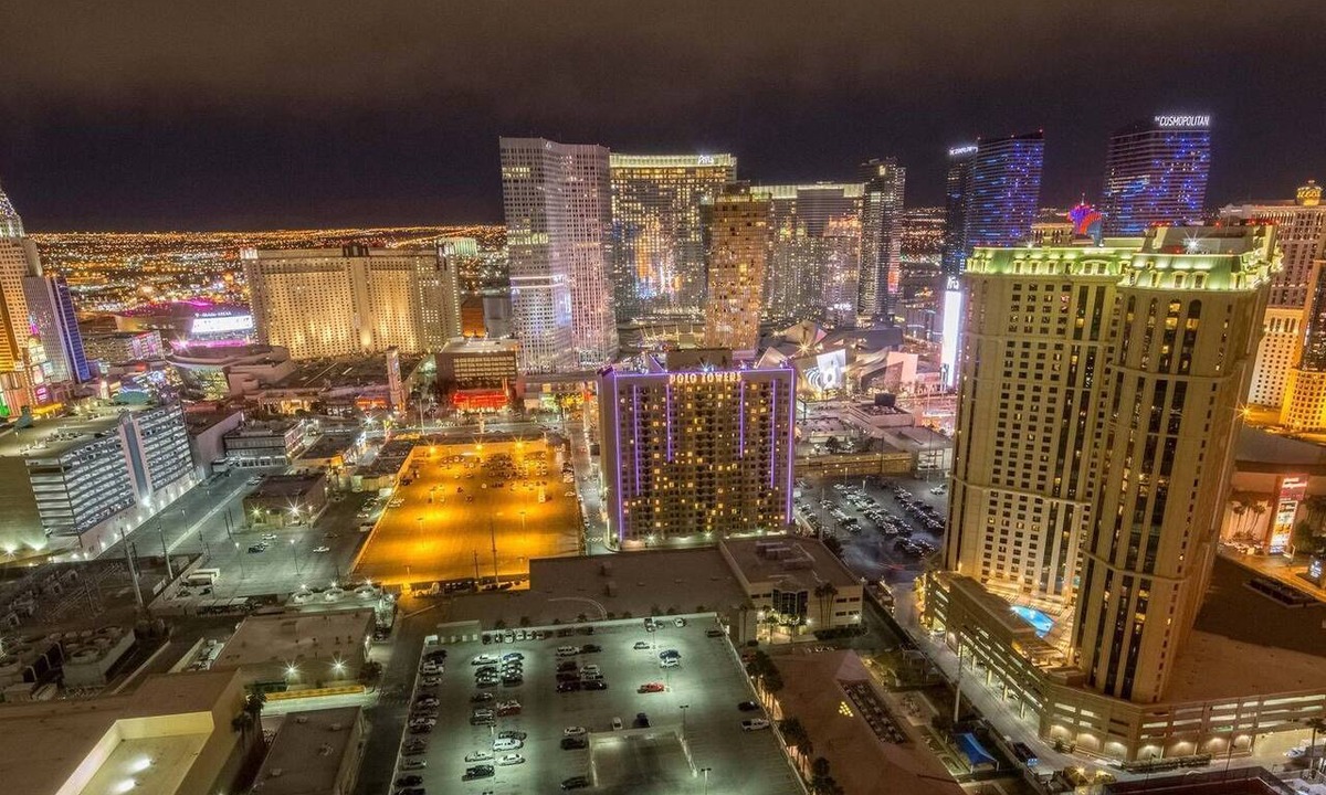 Las Vegas Condo | No Resort Fee Strip View Balcony+Free Valet+ Pool