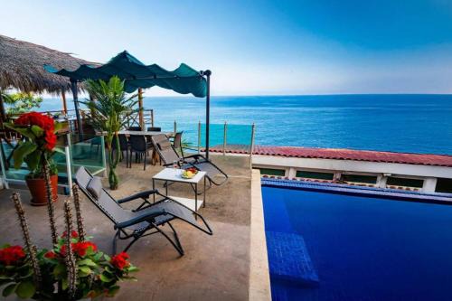 Boca de Tomatlan Villa | Oceanfront 5BR Up to 16 pax