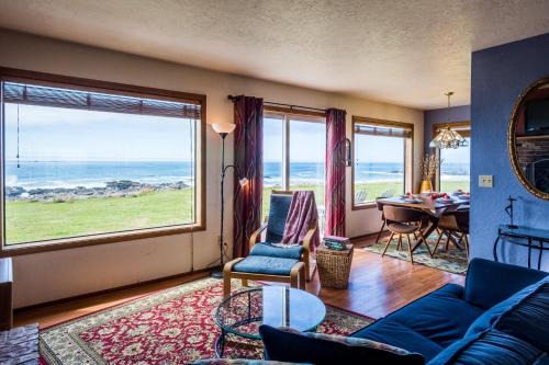 Yachats House | Oceanfront Wave Watching with Hot Tub! Beyond the Sea
