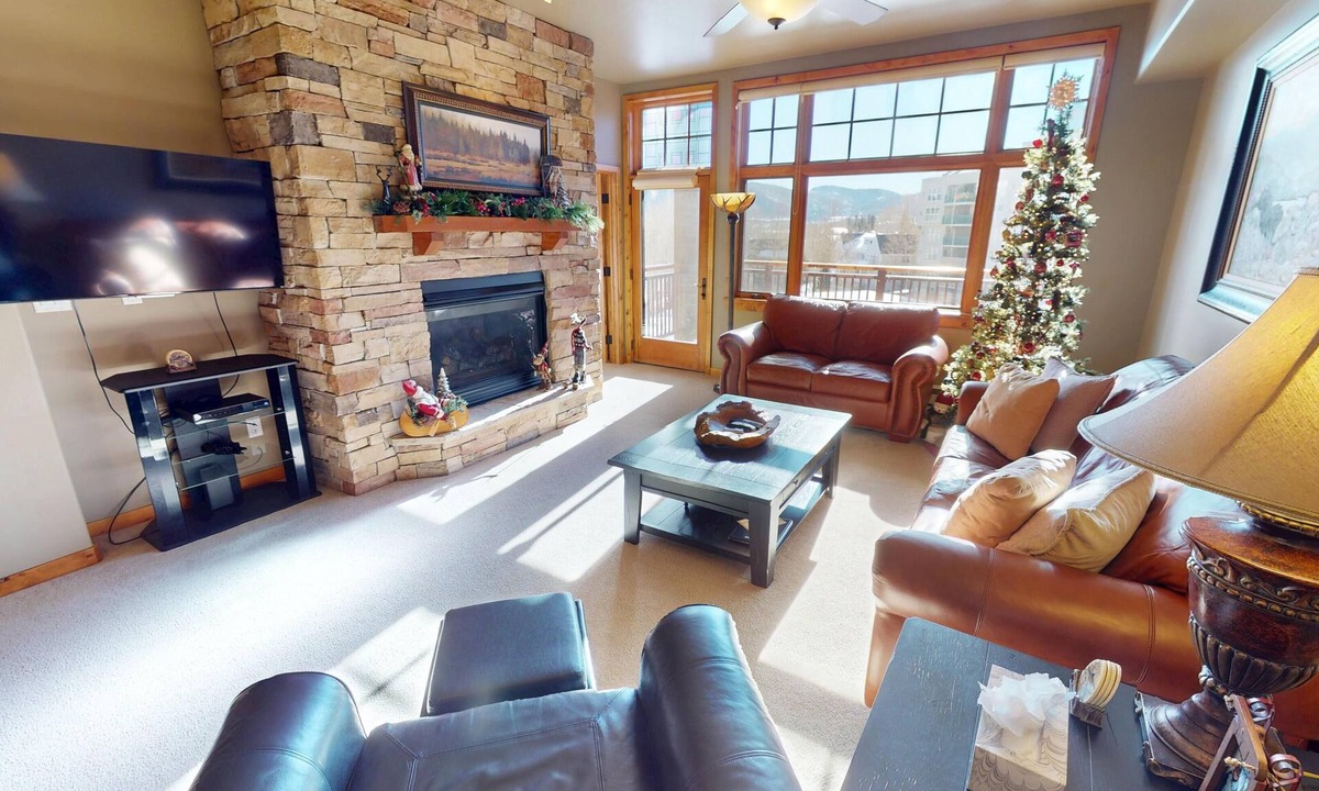 Frisco Condo | On Lake Rec Path! Walk to Dining, Shops. Hot Tubs, Elevator. Near Everything!