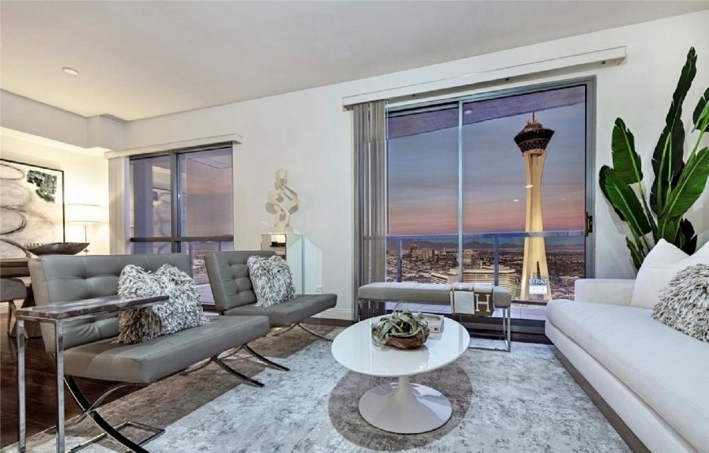 Gateway District Apartment | One Bedroom High Rise Residence with City Views