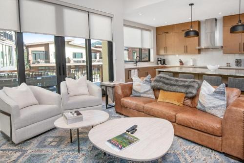 Avon House | ONE Riverfront #11 - Avon