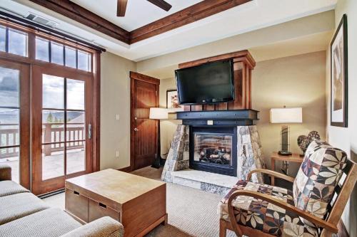 Peak 8 Apartment | One Ski Hill Place S8212