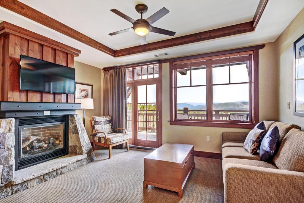 Peak 8 Apartment | One Ski Hill Place S8412