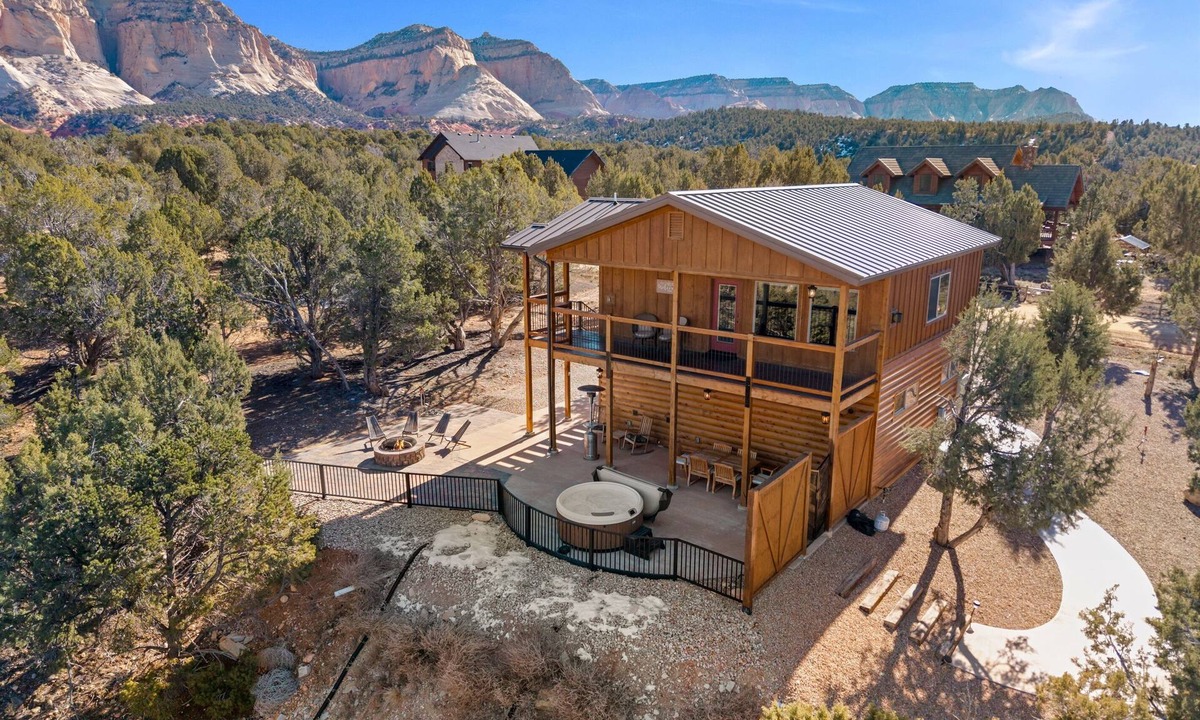 Orderville House | Overlook Casita | Private Hot tub | Zion NP