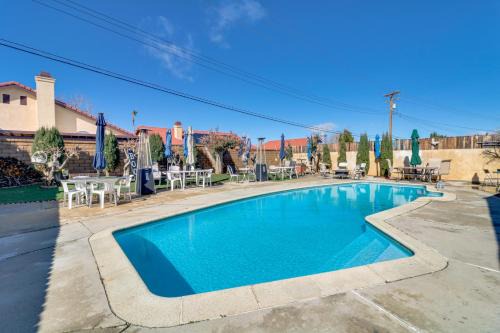 Palmdale House | Palmdale Family Home w/Private Pool & Backyard