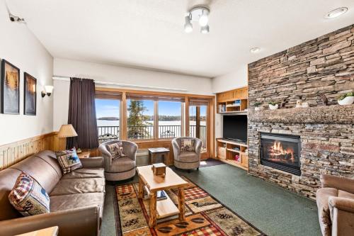 Two Harbors Apartment | Panoramic Lake Views King Suites, Kitchen, Whirlpool Soaking Tubs and Hot Tub