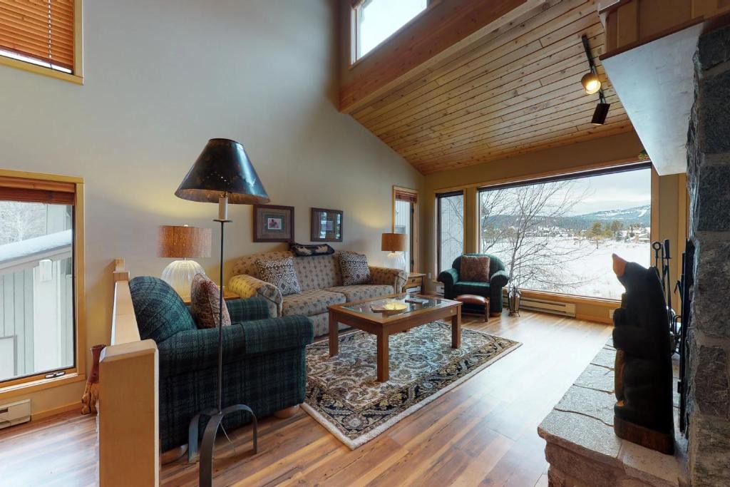 Big Sky Meadow Village Hotel | Park 285