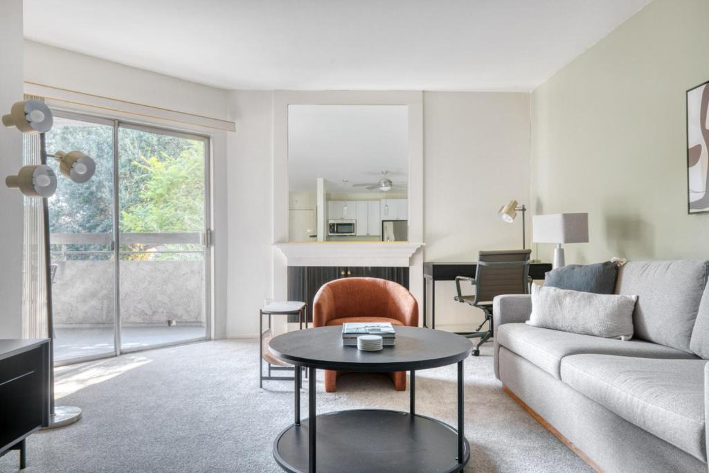 Pasadena Apartment | Pasadena 1BR w gym pool nr Colorado Ave LAX-861