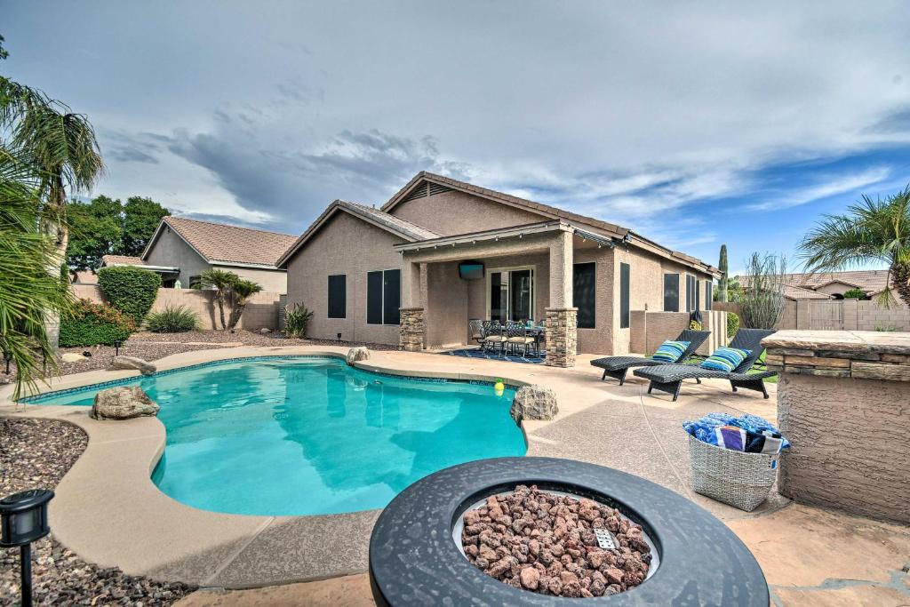 Tatum Highlands House | Patio & Fire Pit: Family Retreat in Cave Creek!