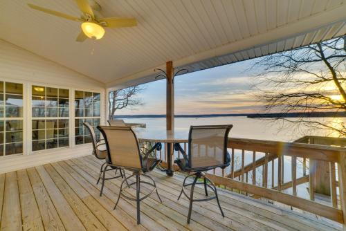 Big Sandy House | Peaceful Big Sandy Home w/Deck on Kentucky Lake!