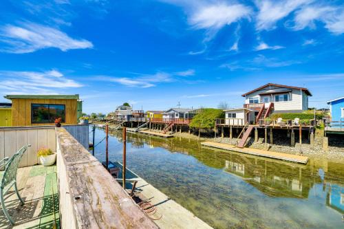 Eureka House | Peaceful Eureka Beach Cottage w/30-Foot Dock