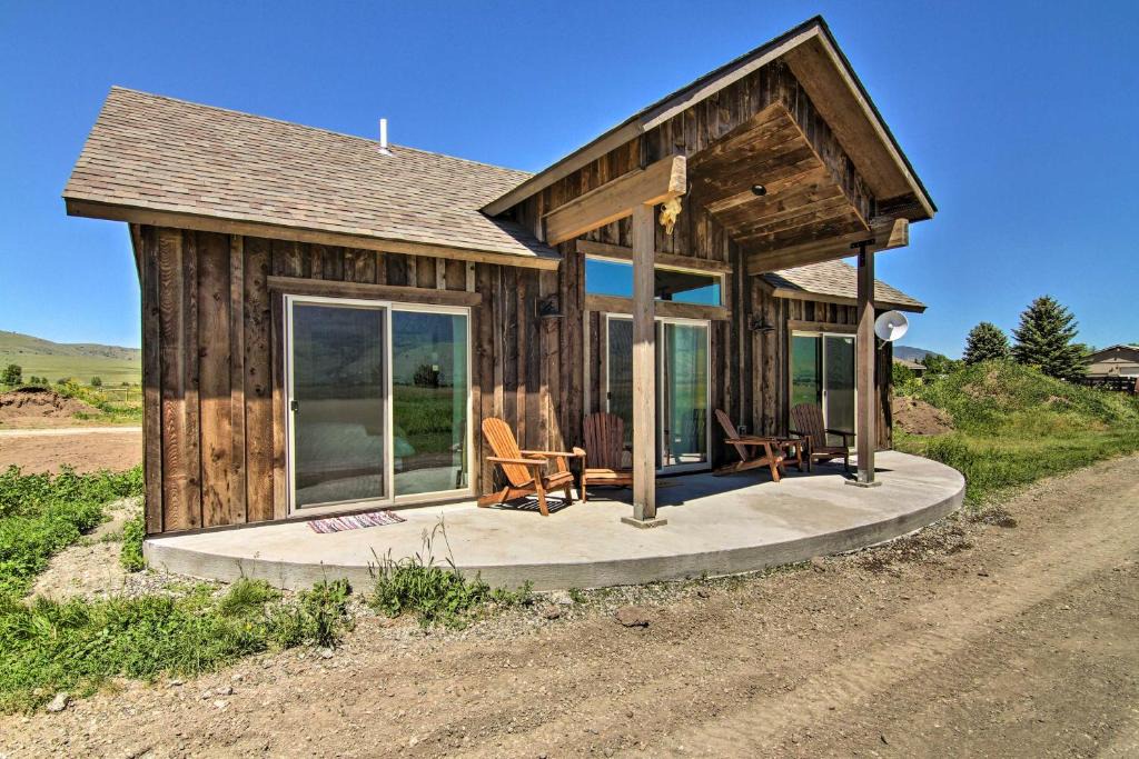 Livingston House | Peaceful Mtn Retreat ~ 43 Mi to Yellowstone!
