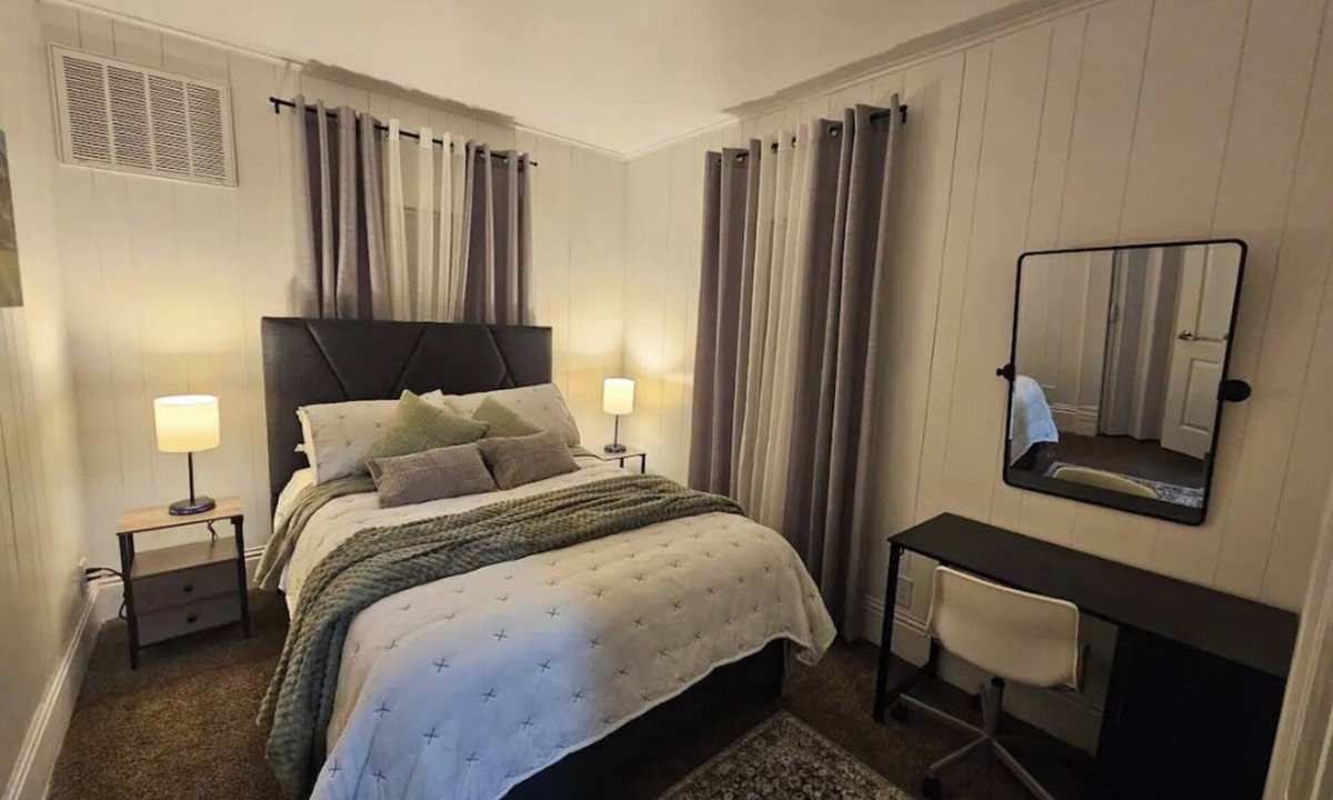Great Bend House | Peaceful Retreat - Greatbend, KS
