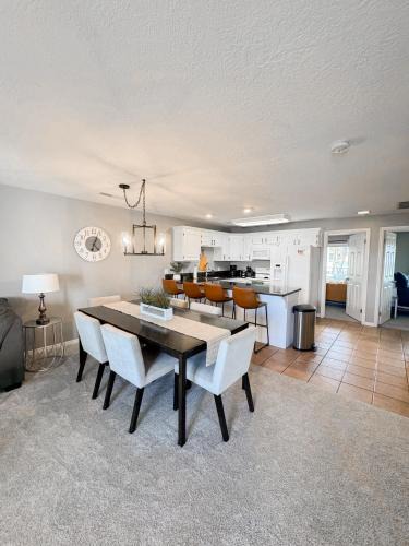 St. George House | Perfect Family Escape - 3 Bed Condo with Pools