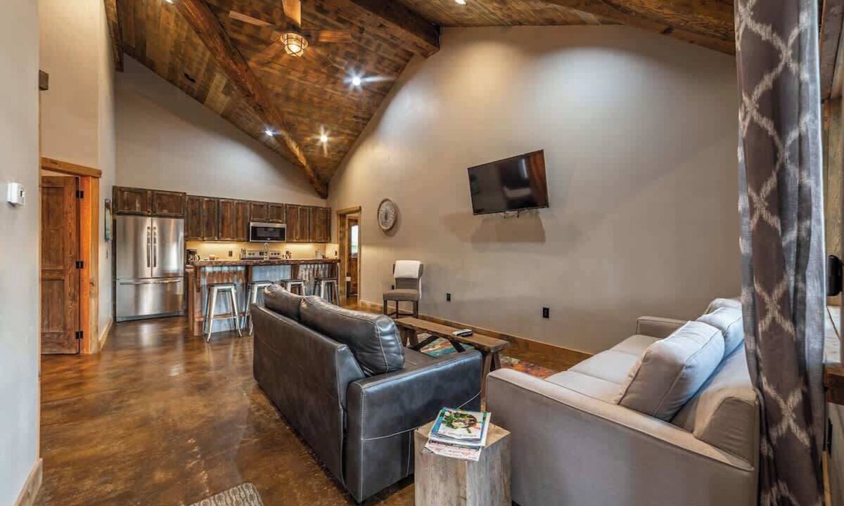 Coram Condo | Perfect For Glacier Adventure 7 mi to GNP- 2BD/1BA